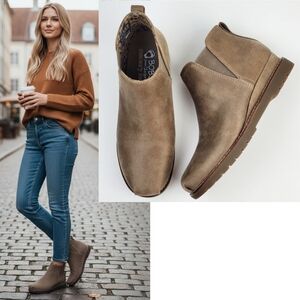 New Bobs Skechers chill wedge cruise altitude ankle boots taupe pull on preppy